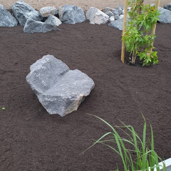 Farblich abgestimmte Findlinge